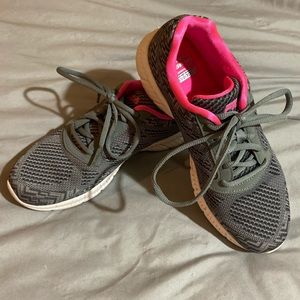 Like New Fila Gray/Pink Sneakers